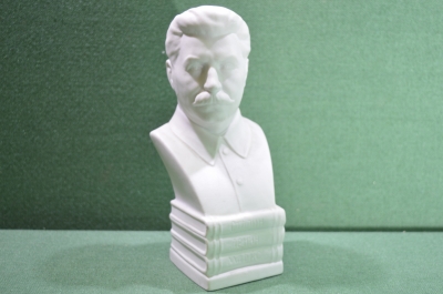 Бюст Иосиф Виссарионович Сталин. Фарфор, бисквит, скульптор Боголюбов. Вербилки.