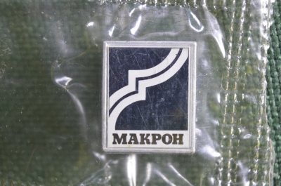 Знак, значок "Макрон". Стекло, ситалл. Зеркальный. В запайке.