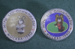 Знак значок габаритный "Мишка Олимпиада 1980 Москва Борьба". 2 штуки. Пластмасса. СССР.