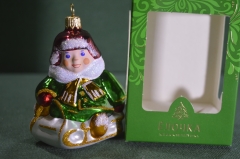 Елочная игрушка из стекла "Мальчик на санках". Санки, езда. Стекло. Клинское объединение "Елочка".