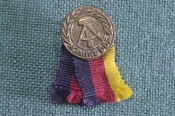 Знак значок с лентой 