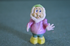 Игрушка фигурка "Гном гномик". Колкий пластик. Пластмасса. Винтаж. ГДР или Польша.