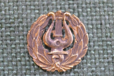 Знак эмблема петличная "Лира". Музыкант. Военный оркестр. Латунь. Первая пол. 20го века.
