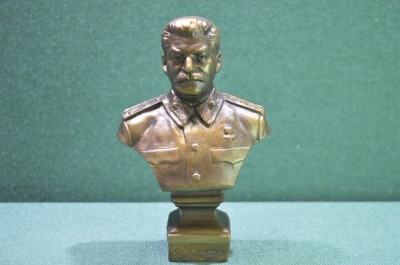 Бюст гипсовый, Иосиф Сталин. Тонированный гипс, современная работа. Высота 15 см.